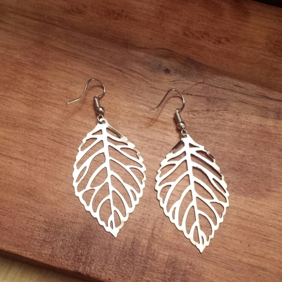 50%off Leaf Earrings 1 Silver left! Free w/ bangle - Picture 5 of 6